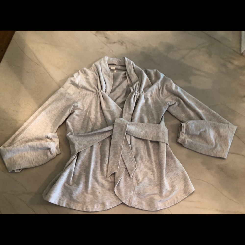 Woman’s Lululemon sweatshirt tie waist wrap